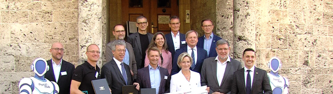Gruppenbild mit Ministerin | Bildquelle: RTF.1