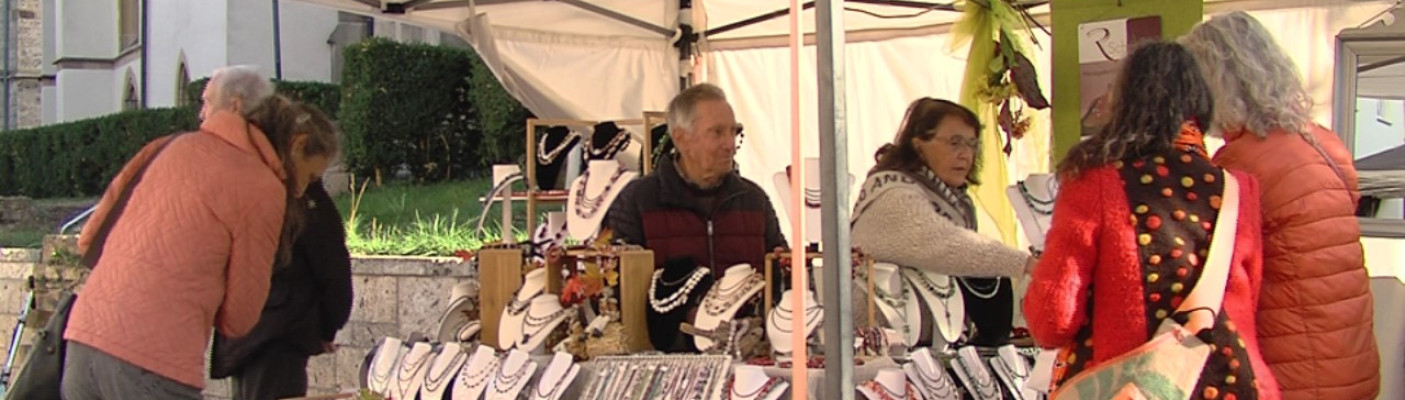 Stand mit Schmuck | Bildquelle: RTF.1