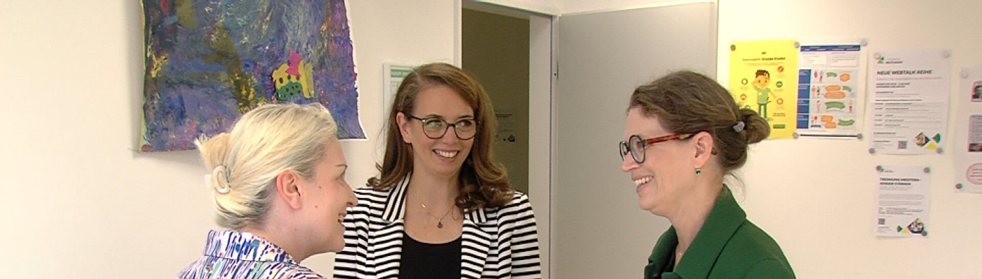 v.l.n.r. Silke Kurz, T&uuml;l?y Schmid, Andrea Wechsler | Bildquelle: RTF.1