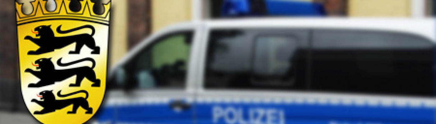 Polizei - Wappen und Polizeifahrzeug | Bildquelle: pixelio.de - H.D. Volz