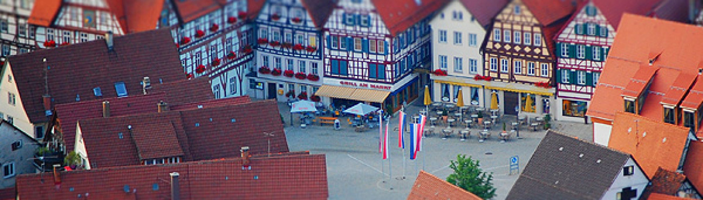 Bad Urach: Marktplatz vom Hanner Felsen | Bildquelle: pixelio.de - Bigeasy Shoots