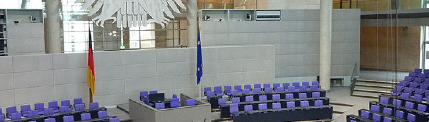 Plenarsaal im Bundestag Berlin | Bildquelle: pixelio.de - Makrodepecher
