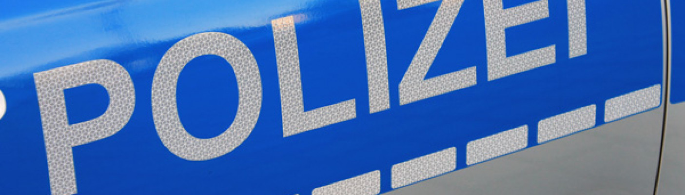 Polizei - Schriftzug | Bildquelle: pixelio.de - Uwe Schlick