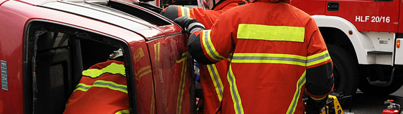 Feuerwehr bei Verkehrsunfall | Bildquelle: RTF.1
