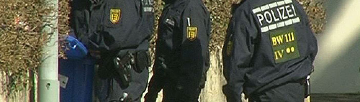 Polizisten sichern Spuren | Bildquelle: RTF.1