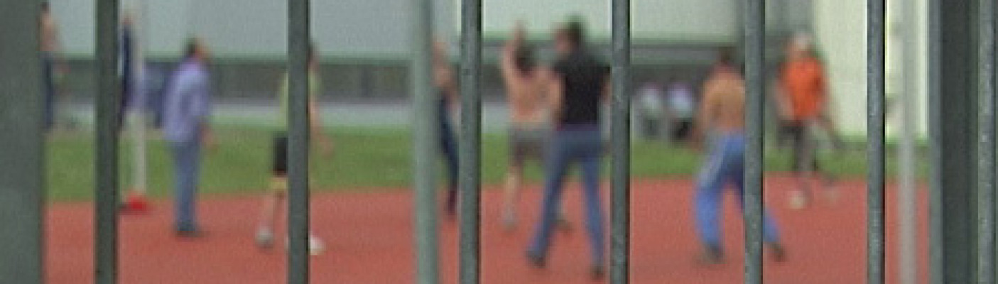 Häftlinge hinter Gitter | Bildquelle: RTF.1
