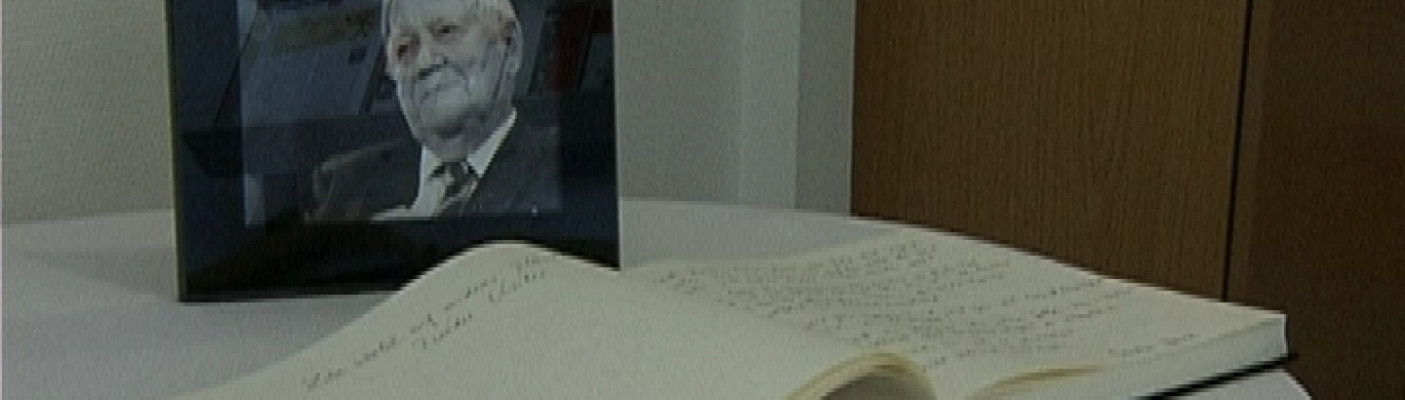 Kondolenzbuch für Helmut Schmidt | Bildquelle: RTF.1