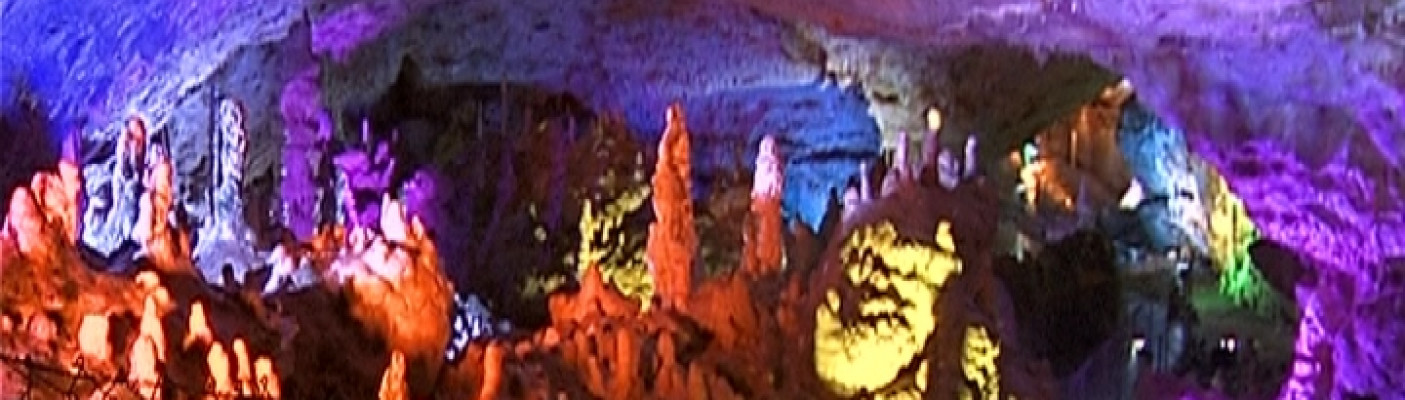 Illuminierte Bärenhöhle | Bildquelle: RTF.1