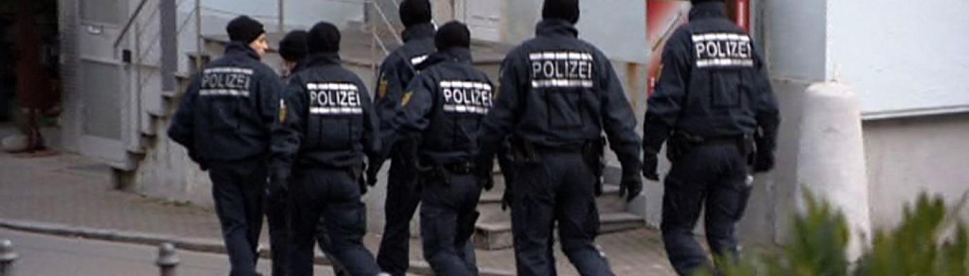 Polizei sucht am Tatort | Bildquelle: RTF.1
