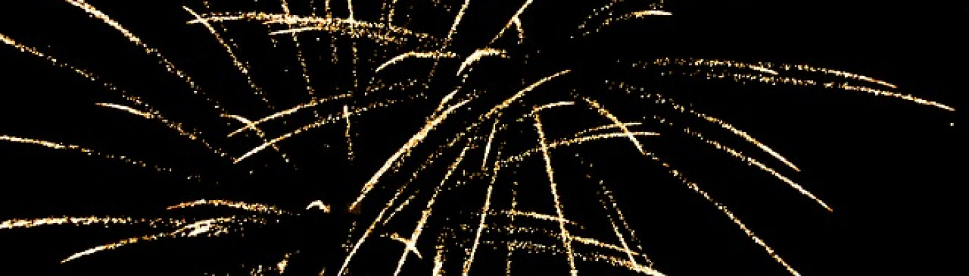 Feuerwerk, goldenes vor schwarzem Nachthimmel | Bildquelle: Pixabay.com