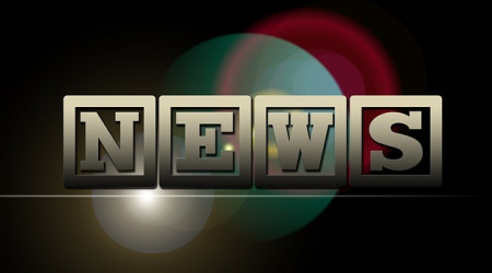 NEWS - Buchstaben in quadratischem Rahmen vor bunten Kreisen | Bildquelle: Pixabay.com