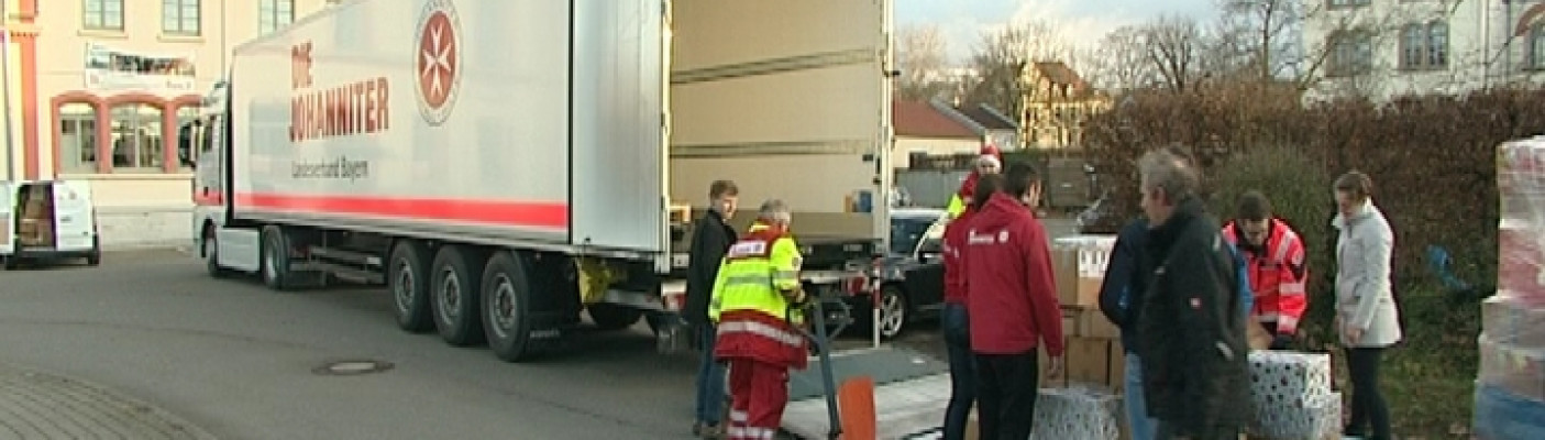 Truck wird mit Spenden beladen | Bildquelle: RTF.1