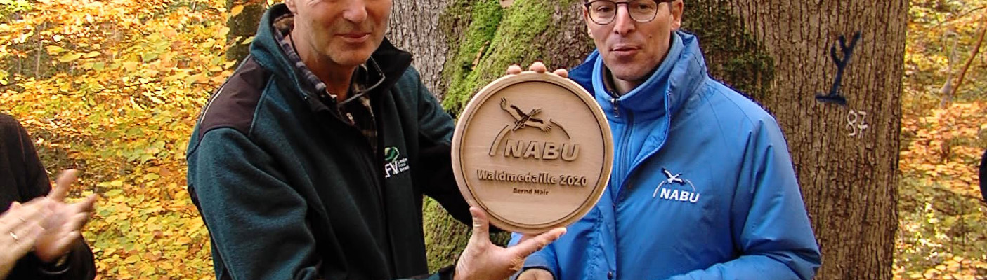 Bernd Mair erhält NABU-Waldmedaille | Bildquelle: RTF.1
