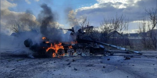Brennender russischer Panzer 2 - bei Tschernikov