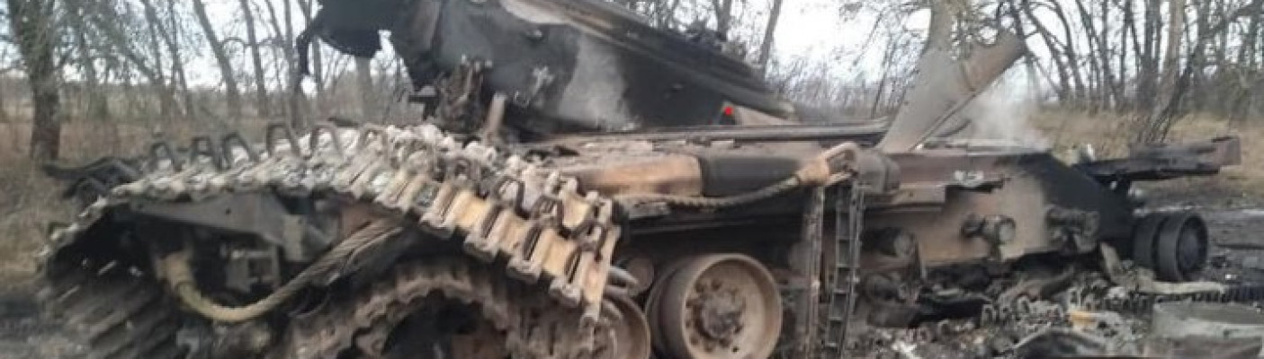 Ausgebrannter russischer Panzer beim Dorf Velika Vis in der Region Czernihiv. | Bildquelle: Ukrainische Streitkräfte