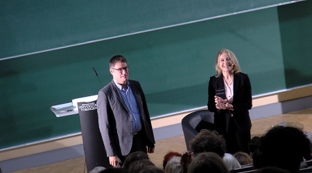 Maren Kroymann wird für Rede des Jahres 2021 ausgezeichnet | Bildquelle: RTF.1