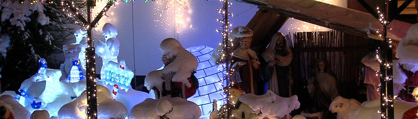 Beleuchtetes Weihnachtshaus | Bildquelle: RTF.1